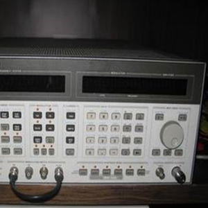 Générateur de signal à onde dentée HP8645A 2G d'occasion avec résolution de 0,01 Hz et garantie d'un an - Product Image 4