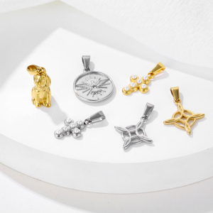 Logotipo personalizado hombres Cruz colgante impermeable Animal oso perro Diy 18K oro diente encanto Acero inoxidable encantos para la fabricación de joyas - Product Image 2