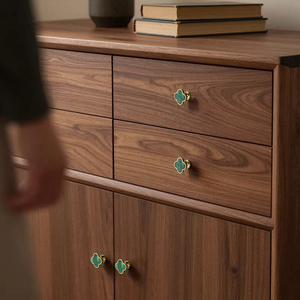 Nordischer Moderner Einloch-Griff aus Gebürstetem <span class=keywords><strong>Gold</strong></span> Massivem Messing für Schrank, Schublade und Möbel in Kleeblattform - Product Image 5