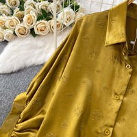 Ensemble deux pièces femme automne 2026 : chemise en satin moutarde et pantalon large, manches chauve-souris, imprimé floral, taille haute, style décontracté, luxe, vente en gros