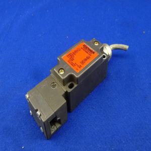 Interrupteur de sécurité PLC NZ1VZ-538EC1233 / 6A 24V pour produit sous garantie - Product Image 1