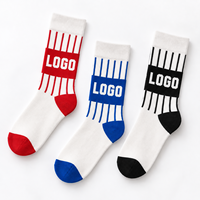 Chaussettes mi-mollet rayées blanches et rouges personnalisées, chaussettes tricotées avec logo, chaussettes personnalisées avec motifs artistiques et couleurs d'équipe, OEM ODM disponibles