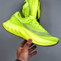 Chaussures de course à pied pour hommes Saucony Pro 4 Carbon Plate Fabric Marathon Training, confortables, résistantes à l'usure, pour la course longue distance.