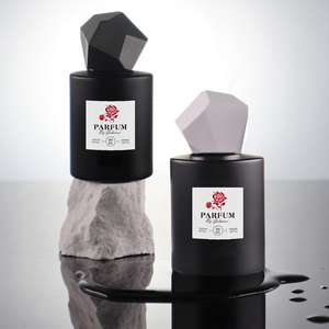 Botella de Perfume Redonda de Vidrio Negro Mate de 100 ml con Tapa de Corona, Portátil y Recargable, Diseño de Pulverización Delicado y Fino - Product Image 4