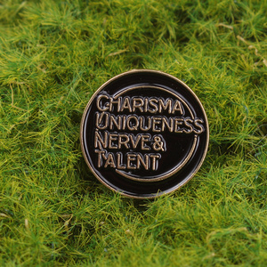 Broche <span class=keywords><strong>de</strong></span> <span class=keywords><strong>trait</strong></span> <span class=keywords><strong>de</strong></span> personnalité-"Charisme, unicité, nerf et talent" avec minimalisme noir-or, chiffrement d'élite <span class=keywords><strong>de</strong></span> bureau - Product Image 2