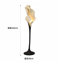 Lampe de sol minimaliste et luxueuse de style nordique à motif floral pour chambre à coucher, design créatif tendance, éclairage d'ambiance LED pour canapé