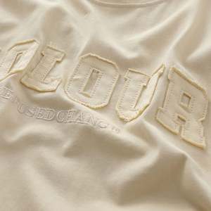 T-Shirt Homme Personnalisé 100% Coton Mercerisé Tissu Tricoté Brodé Lettre Motif Patch Manches Courtes Coupe Normale - Product Image 2