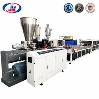 Ligne d'extrusion automatique de panneaux muraux en PVC, machine de fabrication de portes WPC pour la production de panneaux de placards en composite bois-plastique 600-1200 mm