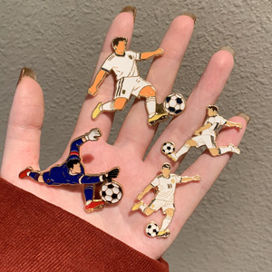 Spilla Distintiva in Metallo Smaltato Personalizzata per Calciatori - Spille Smaltate per Giocatori di Calcio per Merchandising per Tifosi e Collezionabili Sportivi - Product Image 1