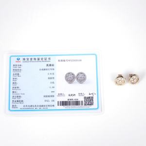 Boucles d'oreilles clous en or jaune 10 carats avec diamants en moissanite Messi Jewelry - Product Image 5