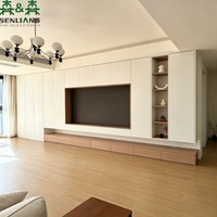 Meuble TV intégré mural moderne et minimaliste SLS avec niche à texture bois et armoire de rangement multimédia du sol au plafond
