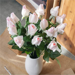 Fleur artificielle collée et humidifiée avec une texture ressemblant à une bourgeon de rose, idéale pour la décoration intérieure, les bouquets de mariage et la Saint-Valentin - Product Image 5