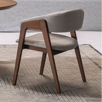 Chaise en bois vintage de style nordique pour café, cuisine, salle à manger, design moderne et luxueux du milieu du siècle
