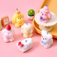 Populaire design schattige gevlokte puppy hars hanger gevlokte dieren hars mallen gevlokte 3d crème hond hars bedels voor decoratie