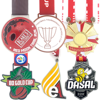 Médaille de sport personnalisée en acier inoxydable plaqué or pour enfant, modèle de patin à roulettes de football américain, design sur mesure