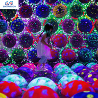 Esfera Metálica Giratoria Inflable para Pared y Piso con Proyección Interactiva 3D Inmersiva Sqarcade, Proyector 3D para Entretenimiento en Interiores