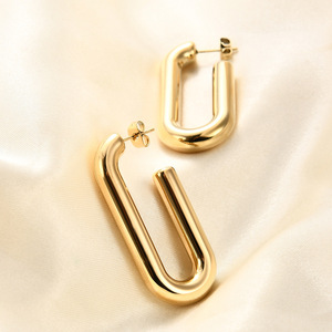 Boucles d'oreilles en forme de U, 20mm, en acier inoxydable, plaqué or, design géométrique, bijoux à la mode pour femmes - Product Image 3