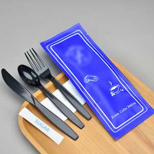 Ensemble moderne de couteaux, fourchettes, cuillères et serviettes en papier kraft jetables noires pour restaurants et cafés, avec logo personnalisé - Product Image 2