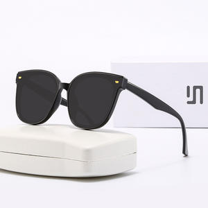 แว่นกันแดดทรงใหม่ ยูนิเซ็กซ์ สีดำ กรอบเต็ม ป้องกันรังสียูวี 400 เลนส์พีซี รุ่นที่ 3 สำหรับ TikTok Kuaishou แฟชั่น - Product Image 5