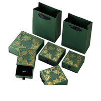Lot de sacs cadeaux de luxe en papier kraft, personnalisables avec logo, en matériaux recyclés, estampage à chaud, idéaux pour bracelets, boucles d'oreilles et colliers