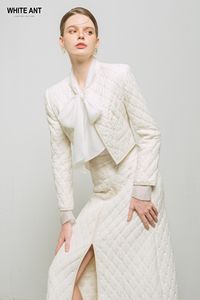 Rey EMB เสื้อครอปผ้าไหมแฟชั่นป้องกันไฟฟ้าสถิตย์สวมใส่สบาย31ชิ้นบรรจุในกล่องกระดาษแข็งผู้ผลิตเวียดนาม - Product Image 5