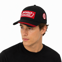 Casquette de baseball vintage noire avec broderie personnalisée rectangulaire rouge et bord incurvé, style Dad Hat avec passepoil rouge