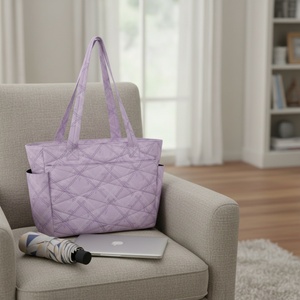 กระเป๋าโท้ทผ้าโพลีเอสเตอร์แบบมีซิปปิดลายใบไทรพร้อมโลโก้สั่งทำพิเศษสำหรับผู้หญิง กระเป๋าสะพายไหล่สำหรับช้อปปิ้งและโยคะ มีช่องด้านข้าง - Product Image 2