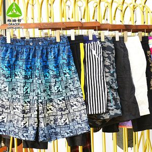 Тропические Смешанные спортивные шорты б/у, продажа бывших в употреблении тюков для одежды, Великобритания - Product Image 1