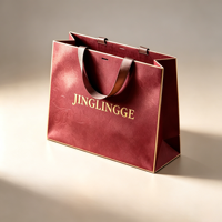 Sac en papier blanc avec logo personnalisé en feuille d'or, poignée en ruban de luxe, vente en gros, sac cadeau haut de gamme pour marque de vêtements