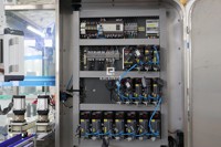 Ligne de remplissage automatique à piston servo 200 ml pour shampoing, gel douche, ketchup, confiture, avec machine de bouchage et d'étiquetage