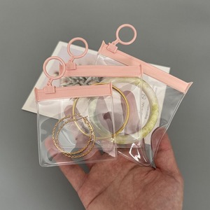 Paquete de 100 Bolsas de PVC Transparente para Joyería con Cierre, Logotipo Personalizado Impreso, para Empacar Anillos, Aretes y Gafas, Hechas de Material EVA - Product Image 3