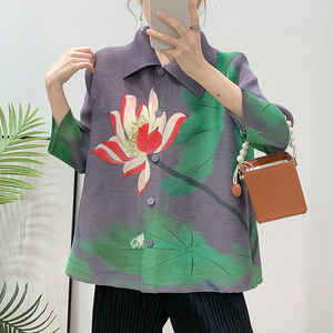 Miyake เสื้อแจ็กเก็ตสั้นมีจีบสำหรับผู้หญิง, เสื้อเบลาส์แฟชั่นฤดูร้อนทรงหลวมพิมพ์ลายลำลองเสื้อกระดุมแถวเดียวกระชับสัดส่วนทันสมัย - Product Image 2