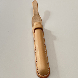 <span class=keywords><strong>Estuche</strong></span> <span class=keywords><strong>para</strong></span> bolígrafos con solapa de cuero sin teñir Portalápices de cuero curtido vegetal hecho a mano - Product Image 3
