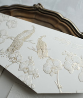 Carte d'invitation haut de gamme avec logo personnalisé, gaufrage 3D, feuille d'or, impression offset, papier journal, carton fantaisie, usage professionnel, modèle