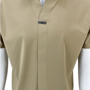 เสื้อโปโลผู้ชายกันรอยยับใส่กลางแจ้ง UPF 50 + ลำลองโลโก้แบบกำหนดเอง - Product Image 6