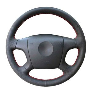 Housse de volant de voiture en cuir microfibre cousue à la main, compatible avec les anciennes Skoda Octavia 2005-2009 et Fabia 2005-2010 - Product Image 1