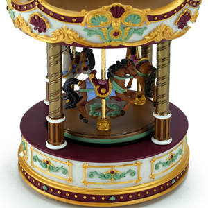 Globo de nieve carrusel navideño personalizado de lujo con dirección navideña artesanal de resina - Product Image 4