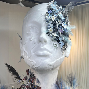 Sculpture artistique de visage humain avec support de talon haut-Figure de visage en fibre de verre noire pour la conception intérieure de luxe - Product Image 4