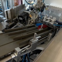 Machine à fabriquer des brosses à dents CNC à bon prix, machine automatique de tuftage de brosses