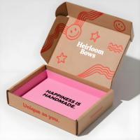 Boîte d'emballage écologique en matériaux recyclés avec gaufrage et autocollant pour le rangement et la présentation des cils et des chaussettes