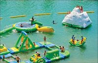 Balançoire gonflable géante Sky Rocket |   Tour de balançoire flottante extrême pour parc aquatique |   Structure de jeux aquatiques à sensations fortes
