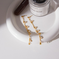Pendientes de borla con cadena de circonitas de acero inoxidable con baño de oro PVD, aretes de diamante en forma de C, aretes de diamante tipo stud