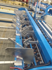 Machine de fabrication de panneaux de grillage pour cages à poulets et gabions soudés par PLC, vente directe usine - Product Image 4