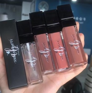 Brillo Labial Líquido de Larga Duración, Color Negro Brillante Mate, en Tubo Cuadrado, con Etiquetas Personalizadas, Alta Pigmentación, Venta al Por Mayor - Product Image 1