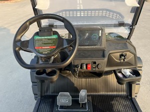Voiturette de golf électrique au lithium personnalisable 4 places 48 volts de qualité supérieure avec personnalisation gratuite de la couleur et du logo pour usage en resort ou sur le parcours - Product Image 4