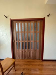 Porte coulissante minimaliste moderne en aluminium avec profil pliable Surface finie pour balcon intérieur Salle de bain Décoration en verre - Product Image 6