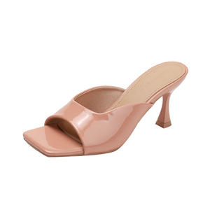 Sandalias de tacón de aguja con una sola tira de charol de lujo sofisticado con punta abierta para mujer, Colección Primavera-Verano 2026 - Product Image 5