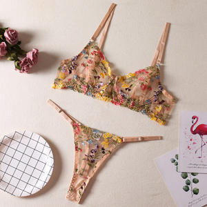 En Gros Ensemble de Lingerie Sexy pour Femmes, <span class=keywords><strong>Soutien</strong></span>-<span class=keywords><strong>Gorge</strong></span> et Culotte Deux Pièces Transparent en <span class=keywords><strong>Dentelle</strong></span> Brodé - Product Image 4