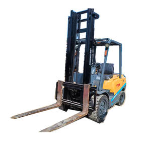 Montacargas Usado TCM de 4 Toneladas, Origen Japón, Motor Isuzu a Combustible con Caja de Cambios y Rodamientos de Motor, en Venta - Product Image 1