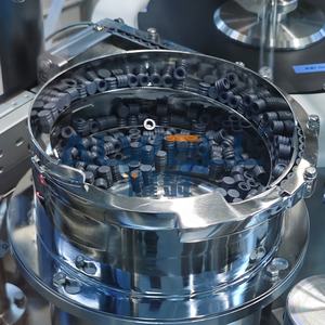 Máquina de Llenado y Tapado de Jeringas Prellenadas de Plástico/Vidrio con Motor de Vacío Totalmente Automática para Líquidos Viscosos en Viales, para la Industria Biofarmacéutica - Product Image 3